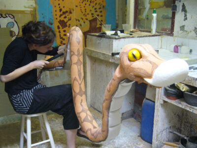 Une marionnette de serpent. avec Coralie Maniez