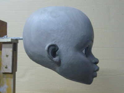 Le modelage de la tête, réalisé par Romain Duverne